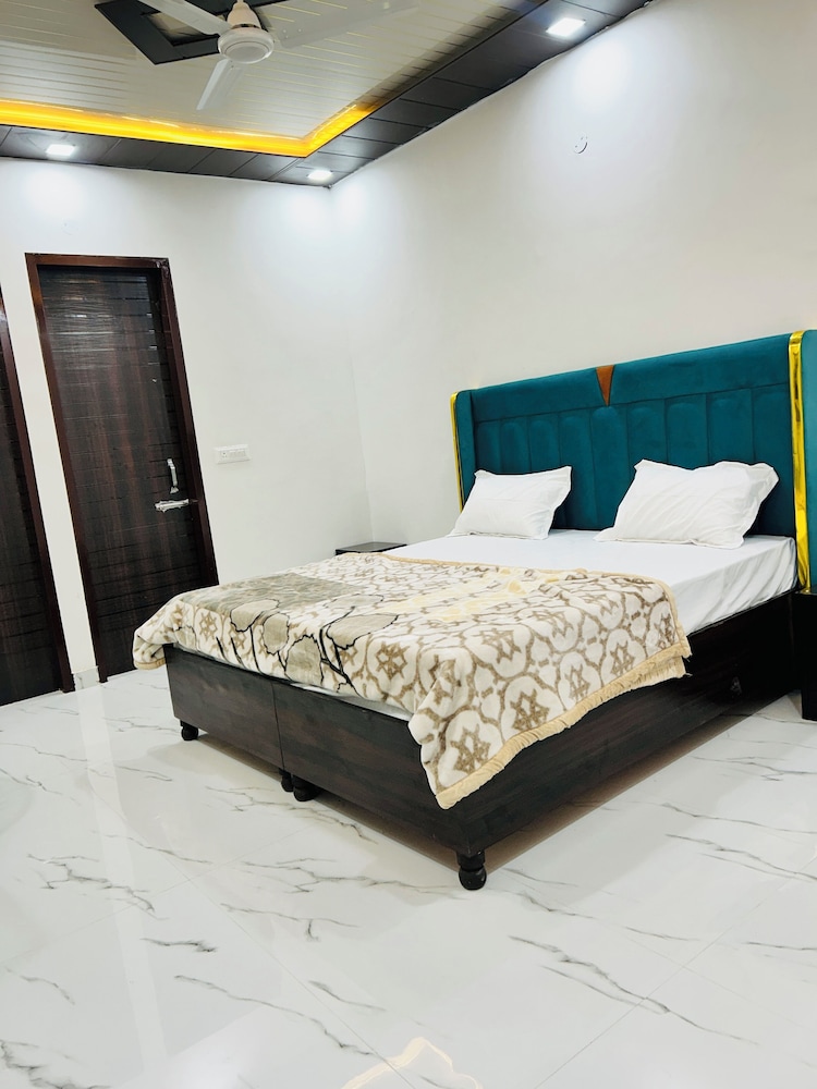 Deluxe Double Room, City View photo 2