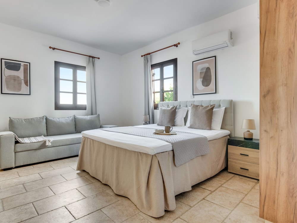 Villa, Multiple Bedrooms, Private Pool, Garden View photo 1
