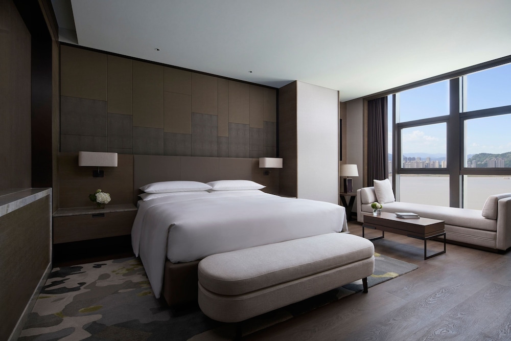Club Suite, 1 Bedroom, River View - Photo 3