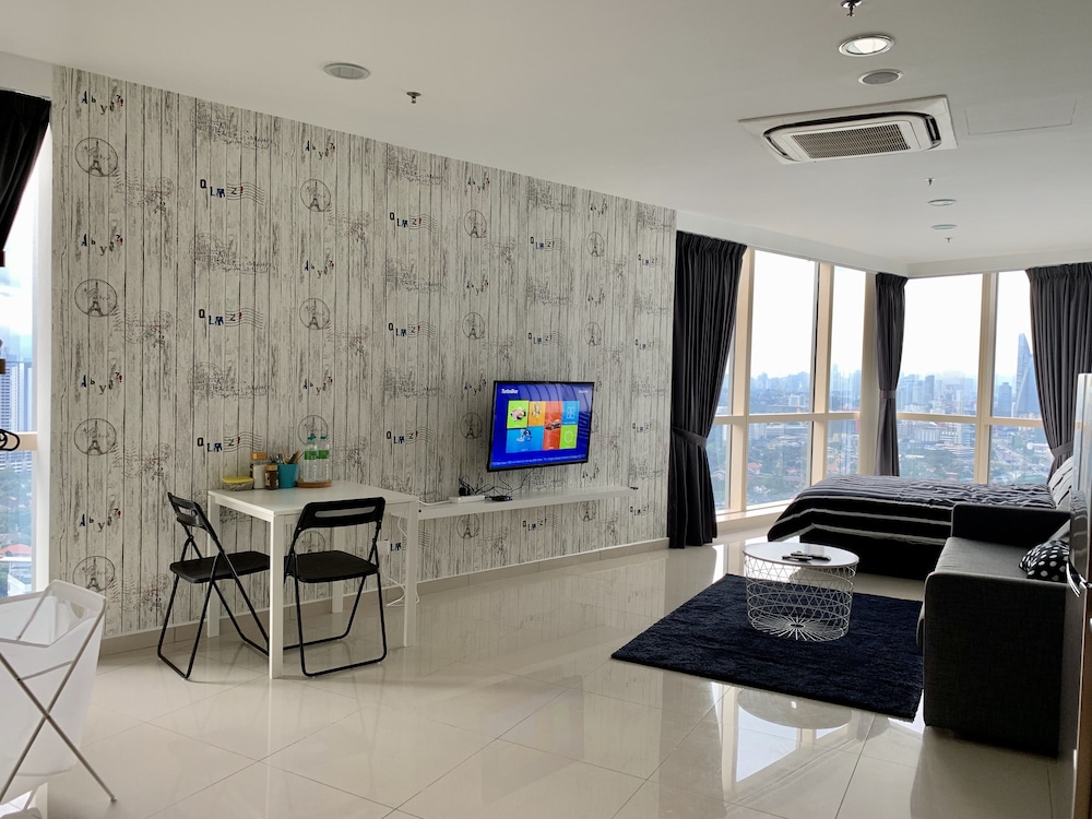 Deluxe Studio Suite photo 1