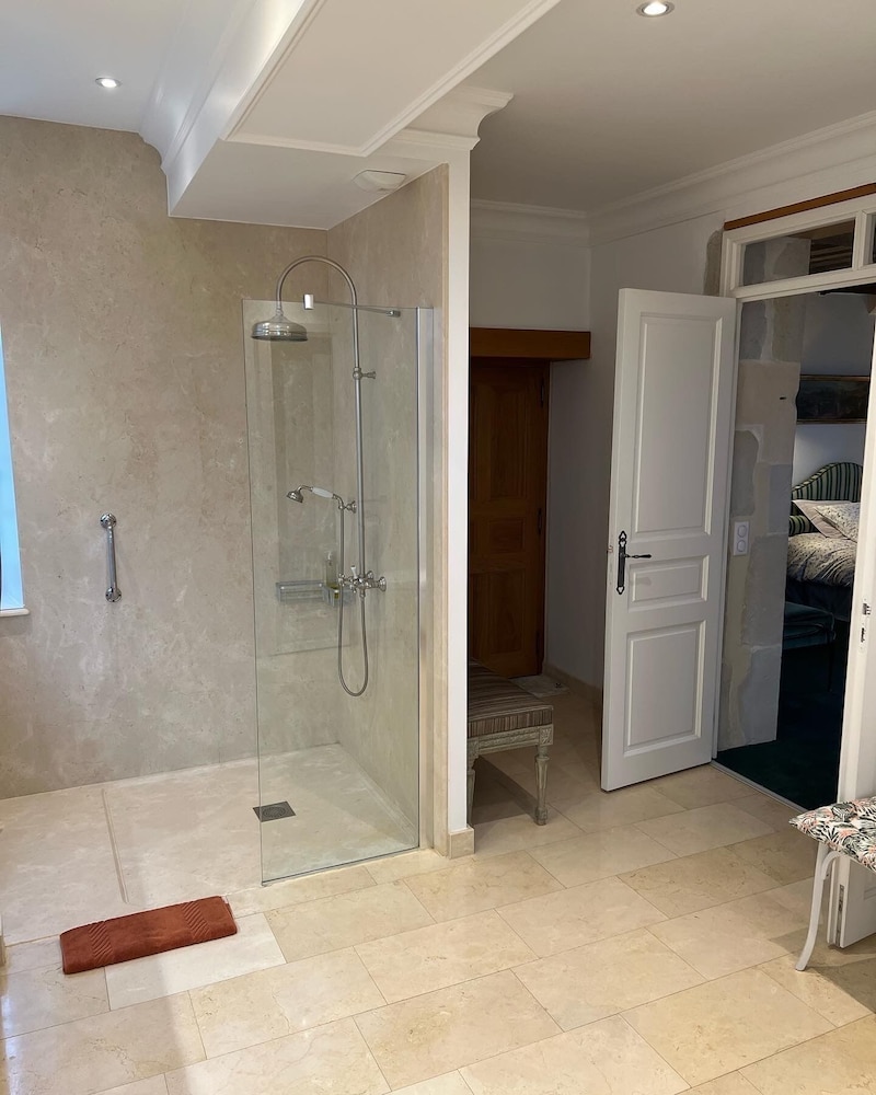 Deluxe Suite, Private Bathroom, Garden View (Green & Sieur) photo 3
