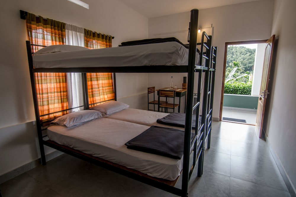 Family Room, Multiple Beds, Garden View photo 3