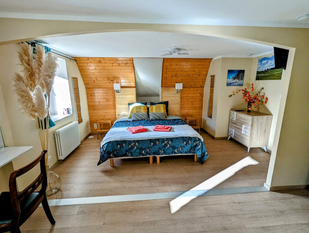 Comfort Quadruple Room, Private Bathroom, Mountain View (Chambre Printemps )
