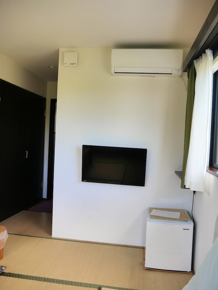 Japanese Style Room with 8 Tatami Mats, New Building photo 3