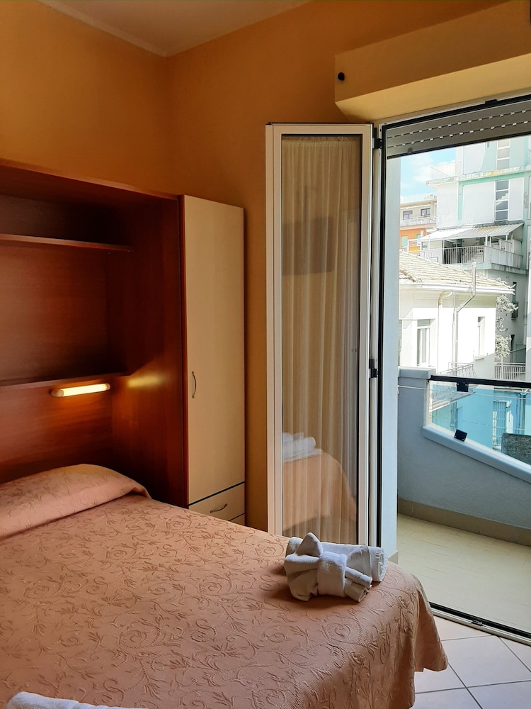 Economy Double or Twin Room, Balcony photo 2
