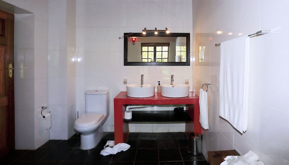 Standard Double or Twin Room, 1 Queen Bed, Patio, Mountain View photo 2