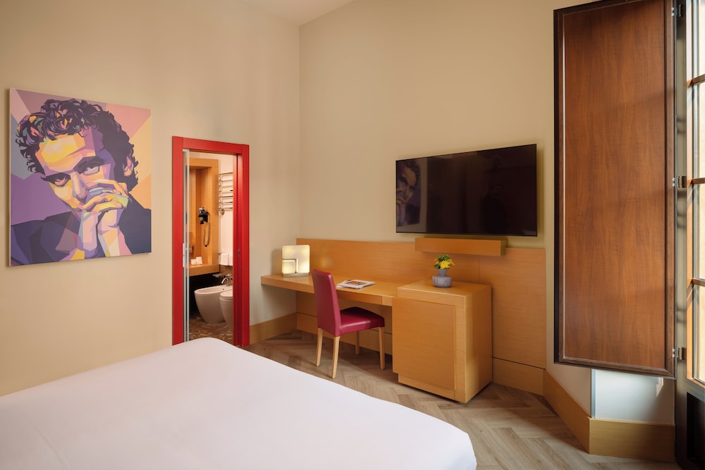 Superior Twin Room (With Rollaway Bed) - Photo 2