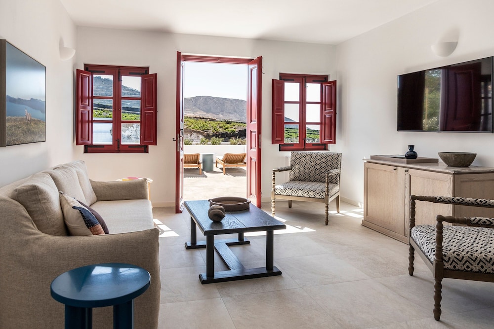 Suite, 2 Bedrooms (Balcony) - Photo 1