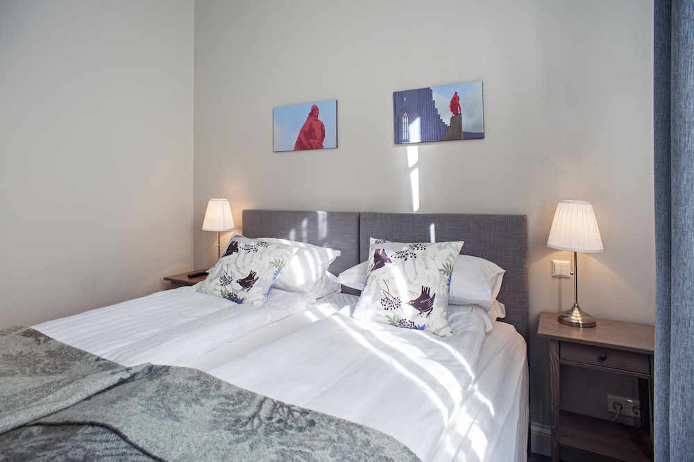 Apartment, 2 Bedrooms - Photo 1