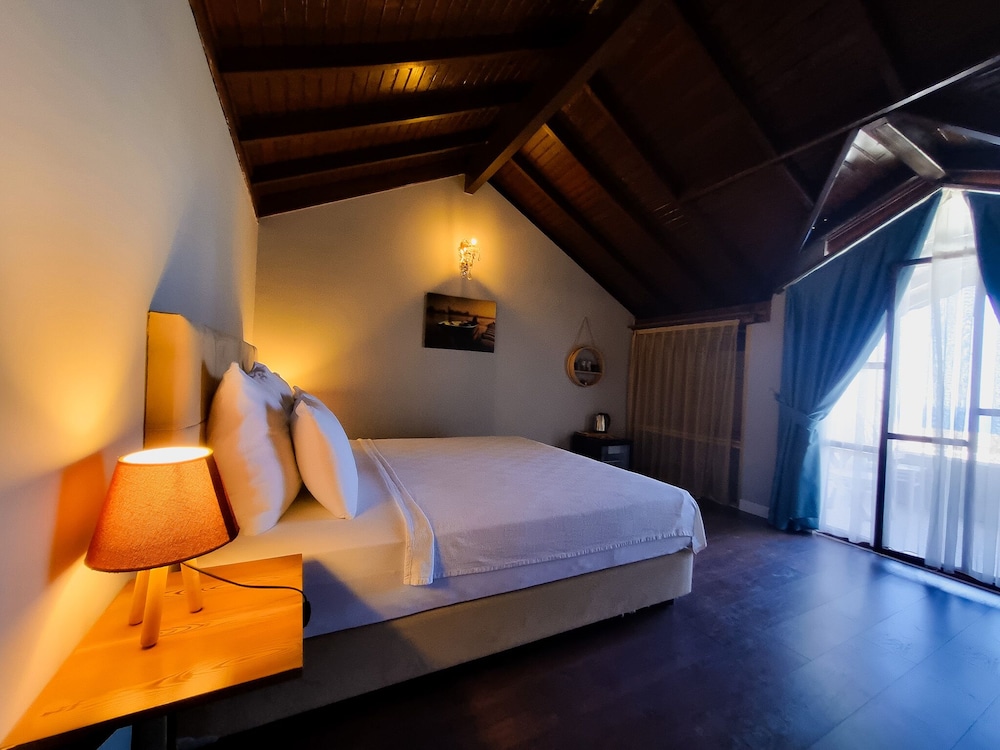 Elite Room, 1 King Bed, Jetted Tub, Sea View