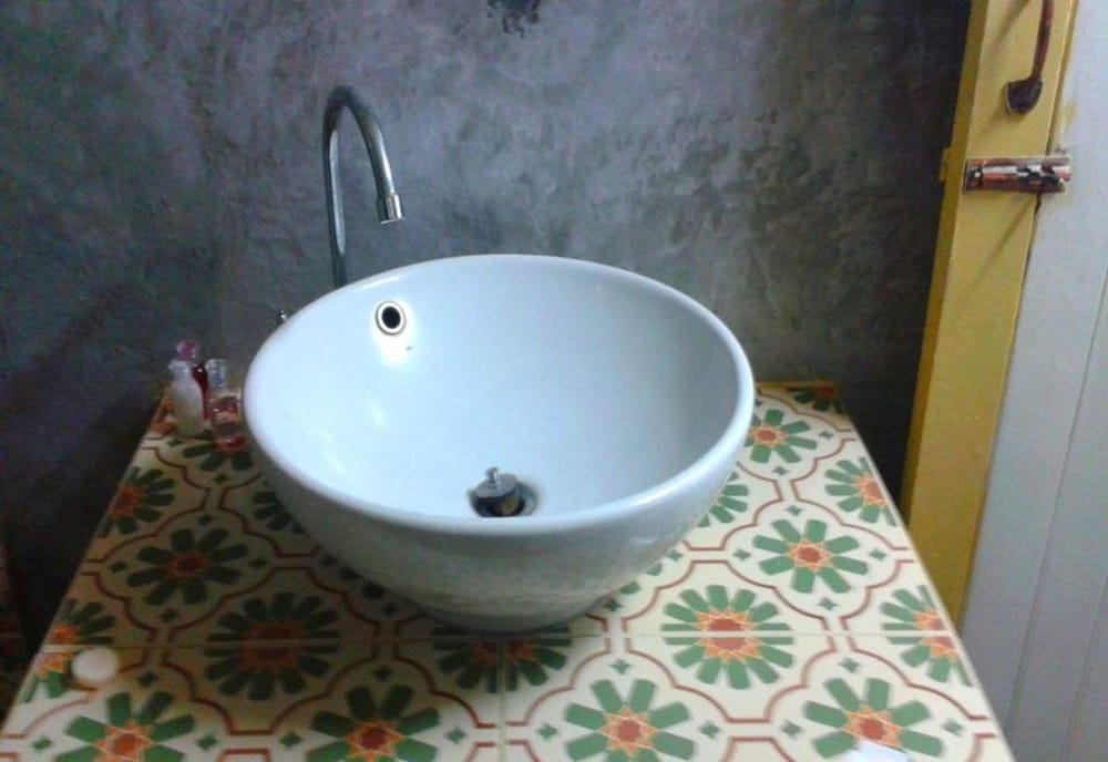 Single Bed Shared Bathroom photo 3