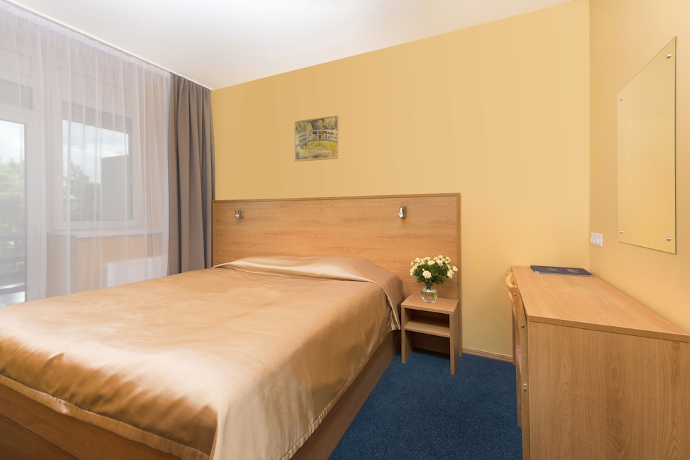 Two-Room Family Suite, Pool Access photo 2