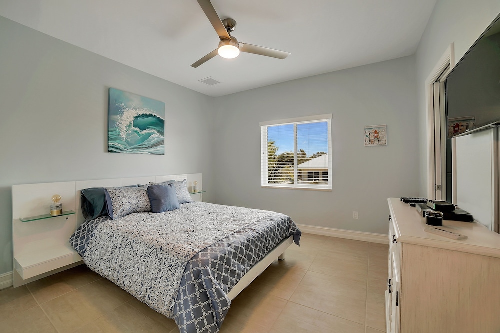 House, 6 Bedrooms photo 2