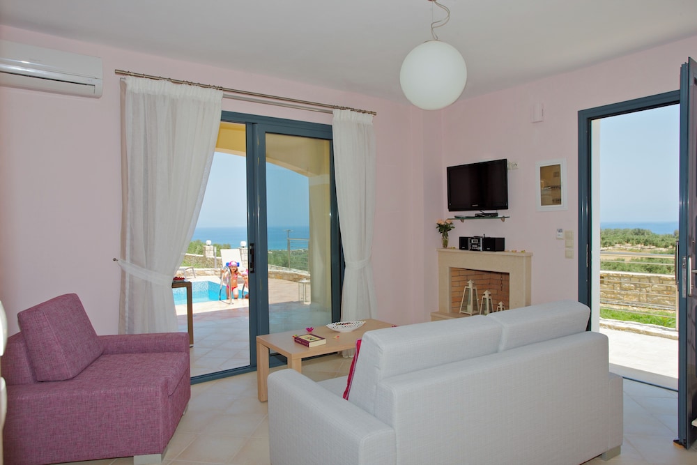 Two Bedroom Villa with Private Pool & Sea View photo 2