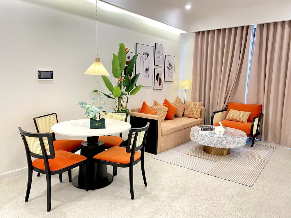 Two-Bedroom Apartment with Balcony - Photo 28