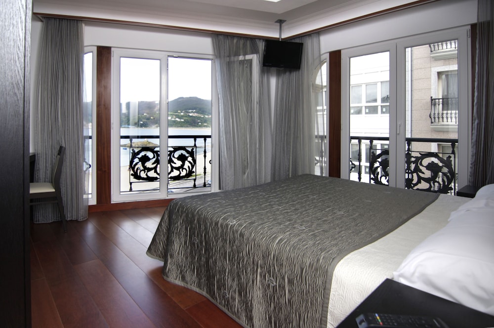 Superior Double Or Twin Room, 1 Bedroom, Accessible, Beach View photo 2