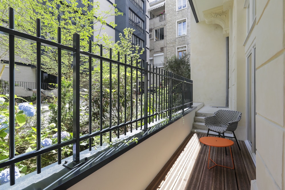 Superior Apartment, 1 Queen Bed with Sofa bed, Non Smoking photo 2