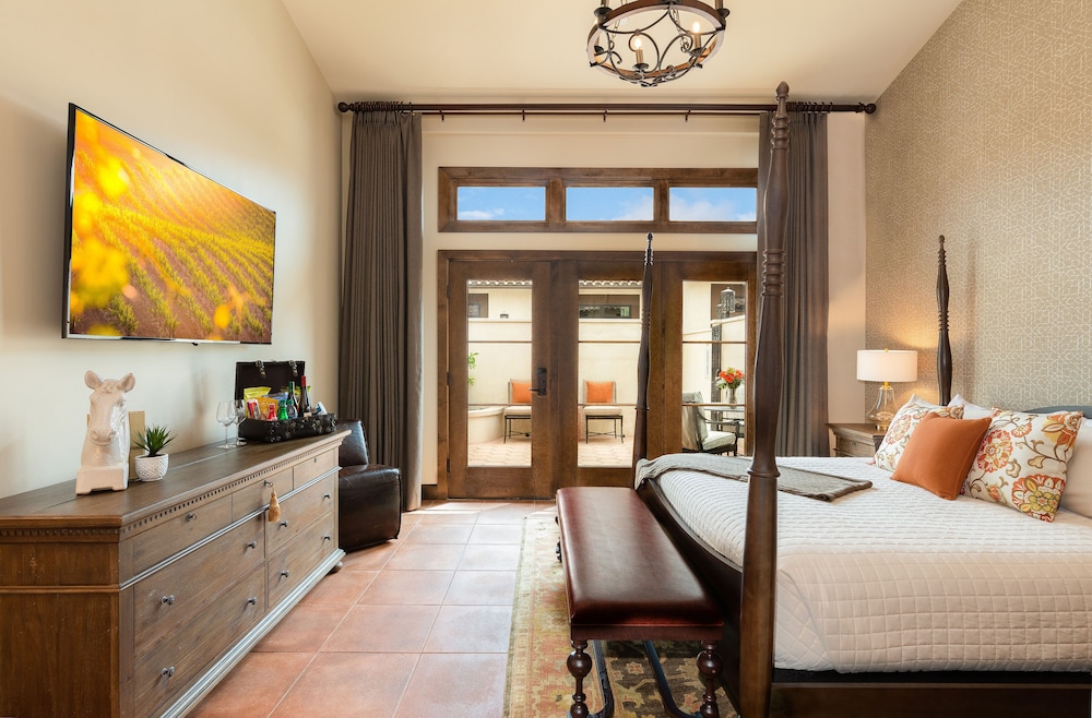 Luxury Double Room, 1 King Bed, Patio, Courtyard Area