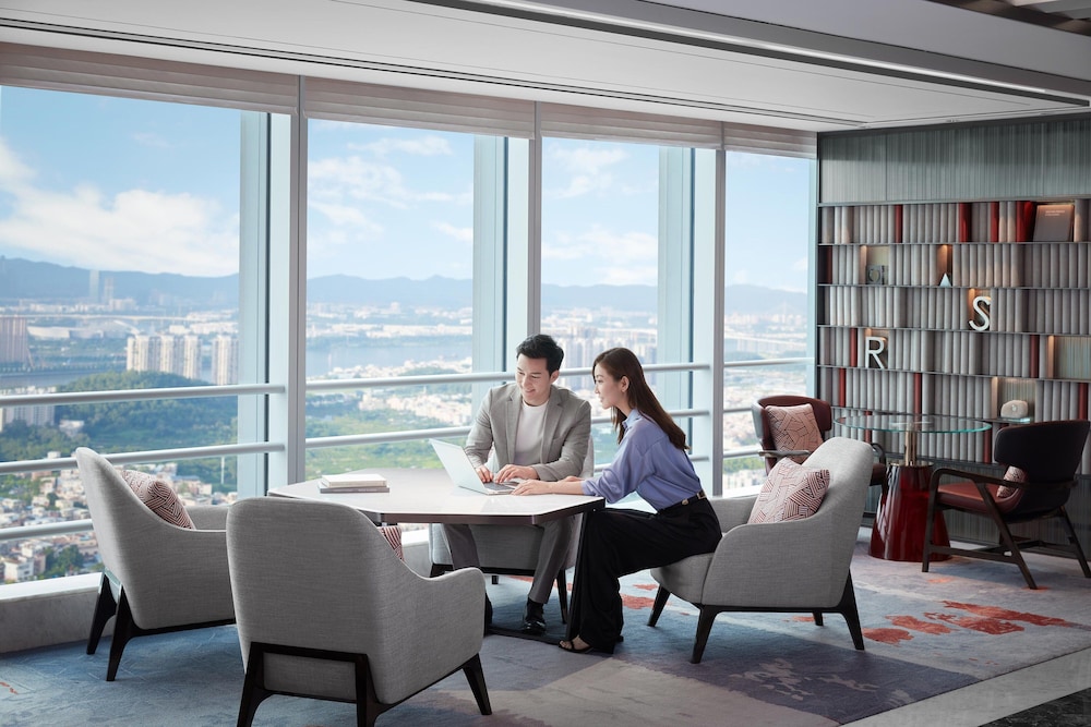 Studio Suite, 1 King Beds, Executive Lounge Access - Photo 7