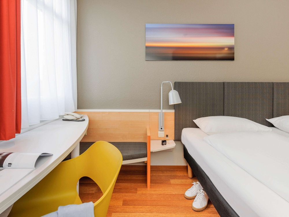 Standard Twin Room, 2 Twin Beds - Photo 6
