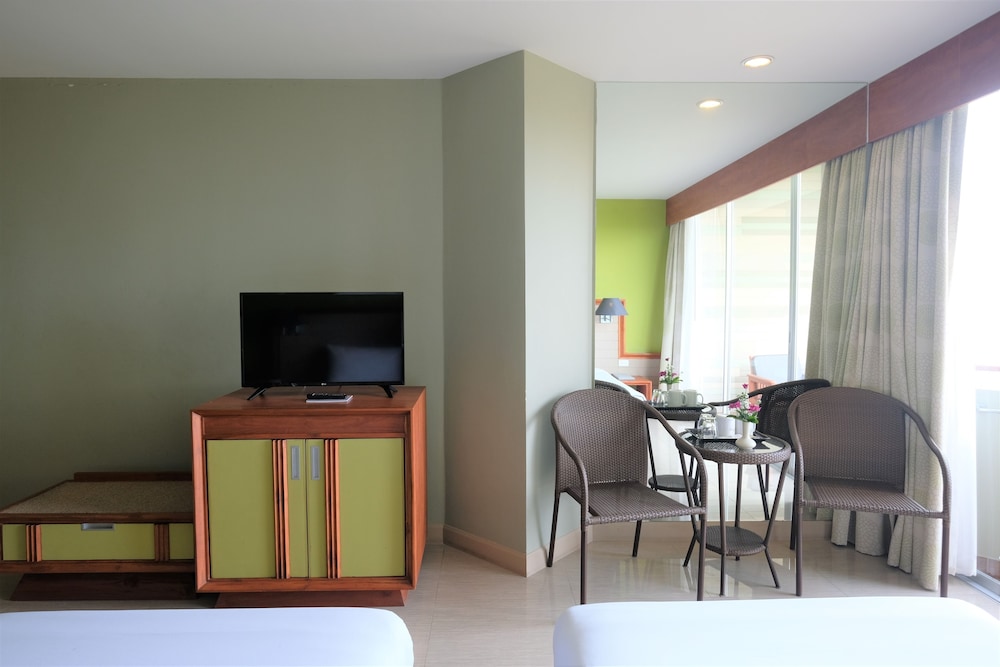 Deluxe Room - Photo 3