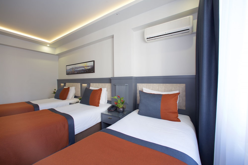 Standard Triple Room photo 2