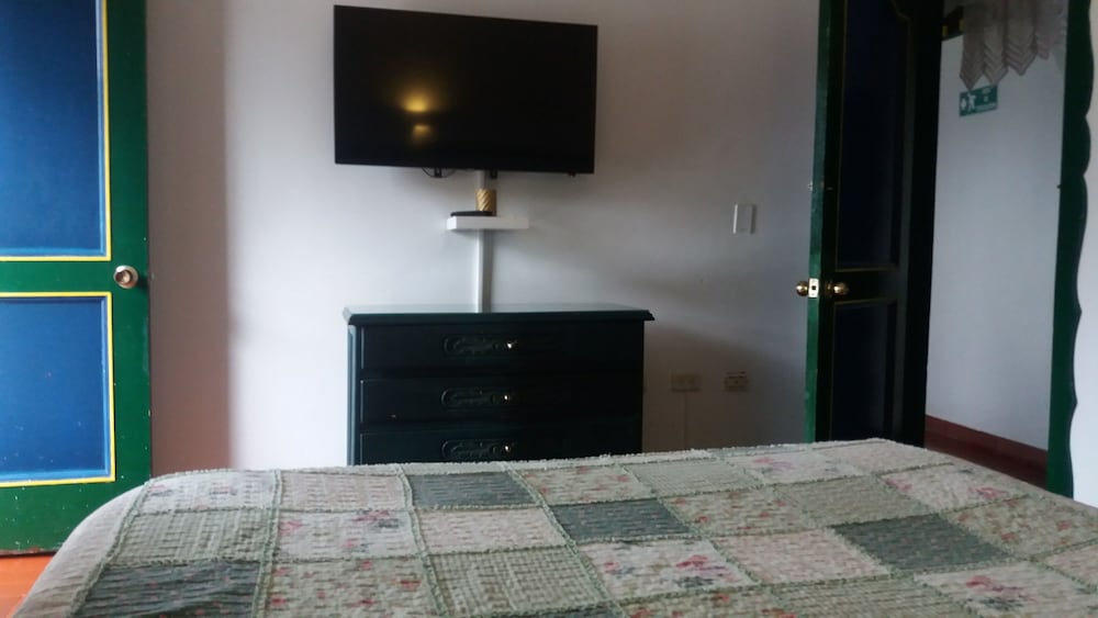 Classic Suite, 1 Queen Bed, Terrace, Valley View photo 2