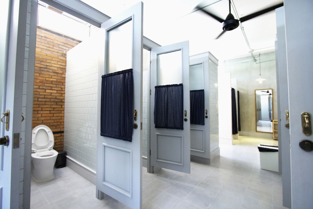 6-Bed Mixed Dormitory photo 3