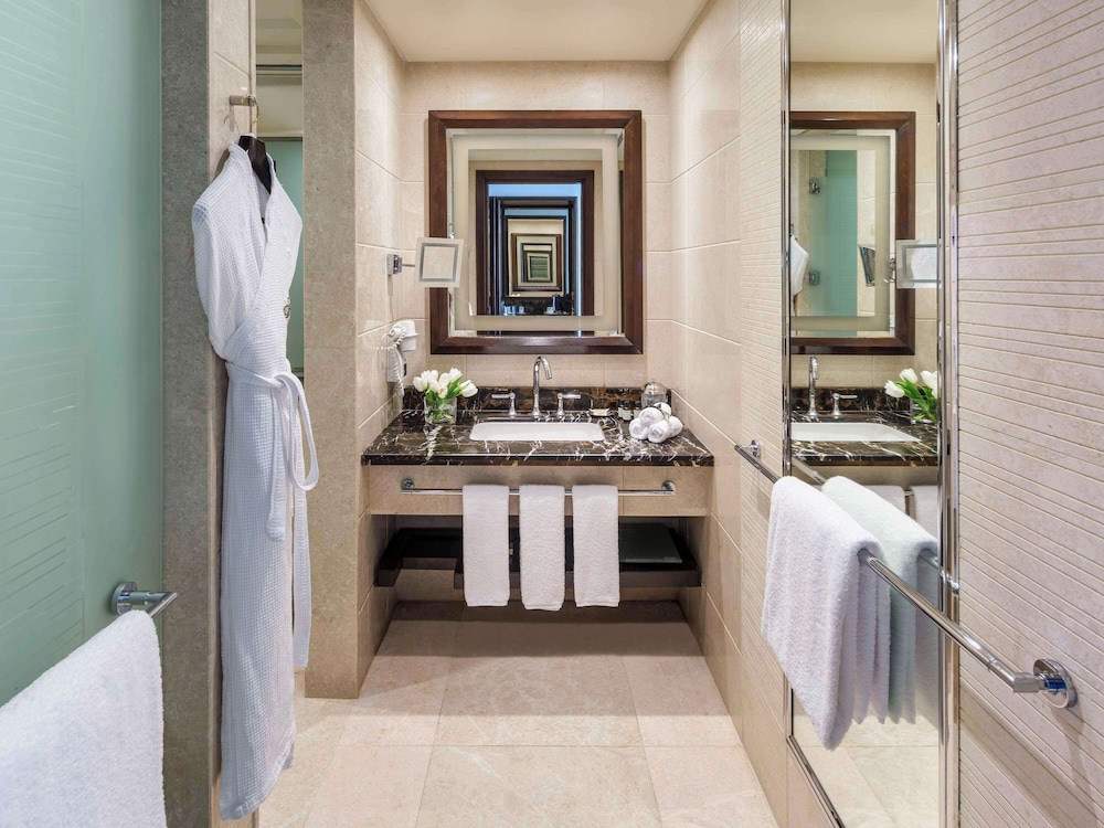 Fairmont, Twin Room, 2 Twin Beds, City View - Photo 8