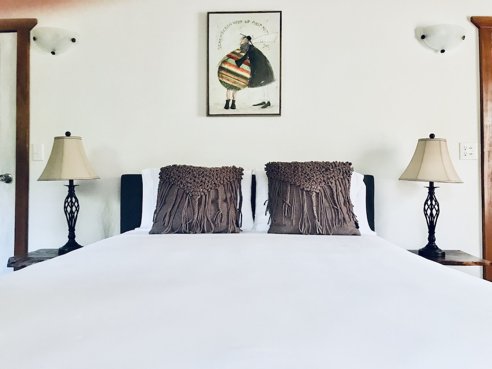 Comfort Room, 1 Queen Bed, Garden View photo 1