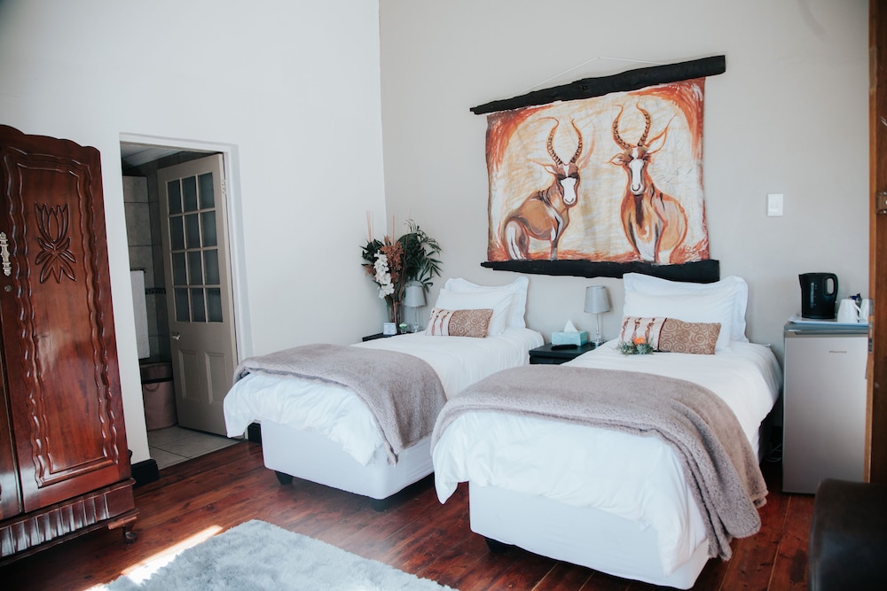Deluxe Room, 1 King Bed with Sofa bed, Patio, Garden View photo 1