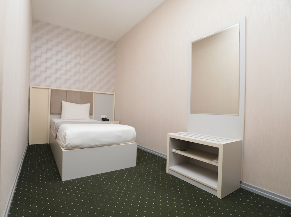 Economy Single Room, Pool Access photo 1