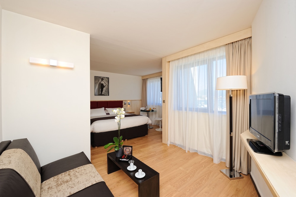 Privilege, Room, 1 Double Bed with Sofa bed, Harbor View - Photo 3