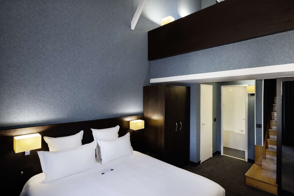 Family Room, Multiple Beds, Non Smoking (Larger Room;with Extra Bed) photo 2