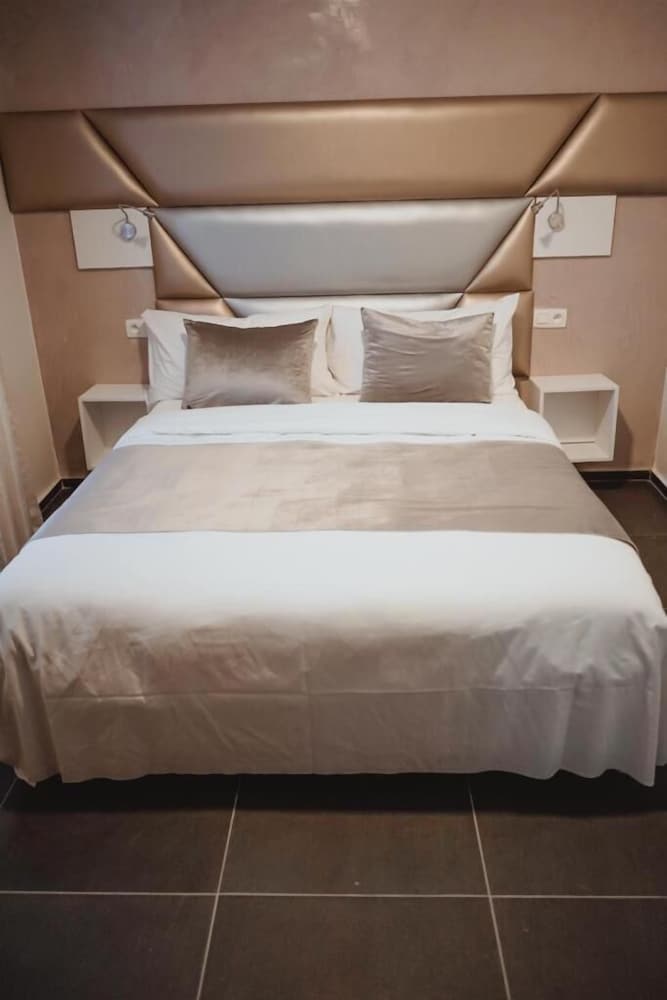 Standard Double Room - Photo 19
