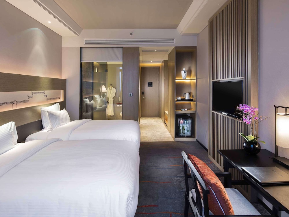 Superior Room, 2 Twin Beds, City View photo 1