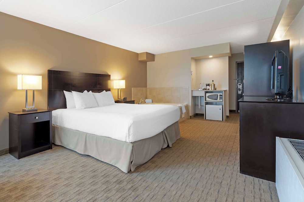 Luxury Room, 1 King Bed, Jetted Tub, Poolside - Photo 2