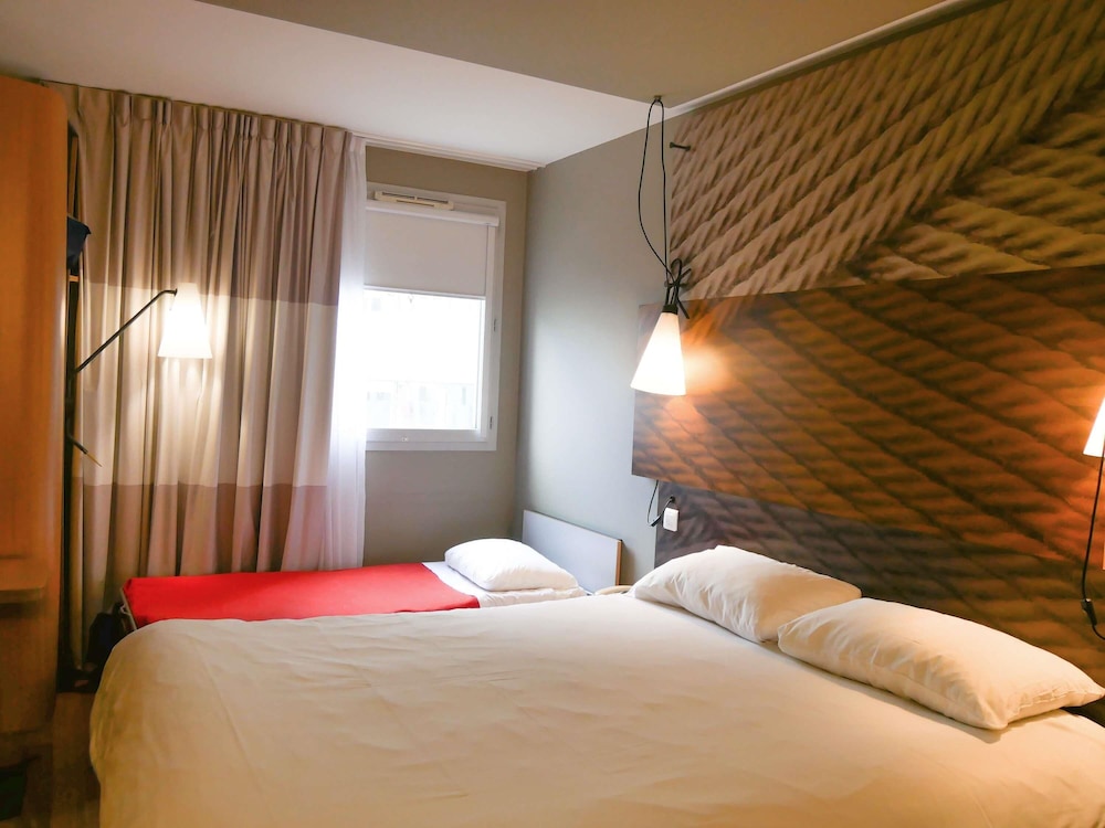Standard Room, Multiple Beds - Photo 1