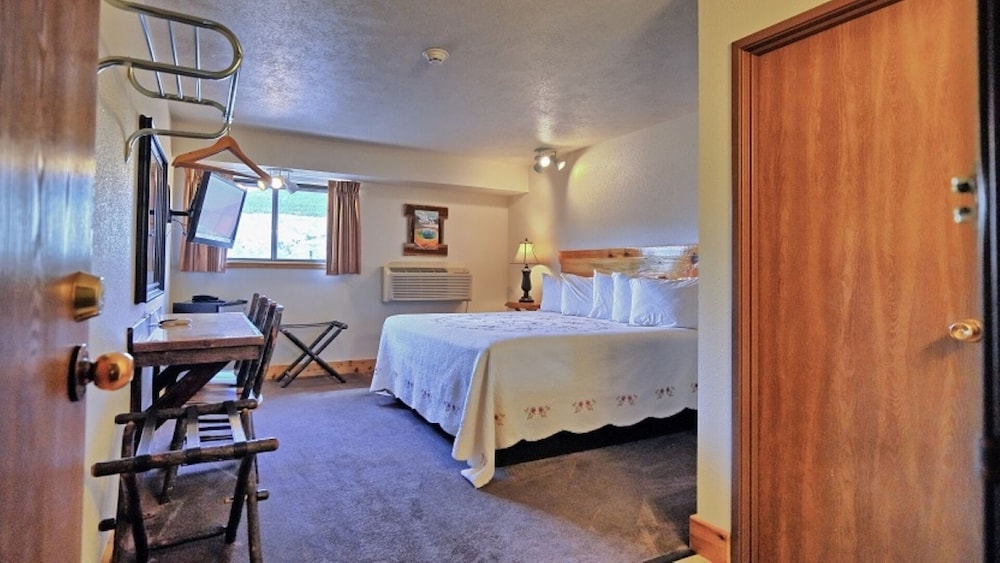 Standard Room, 1 King Bed, Non Smoking photo 1