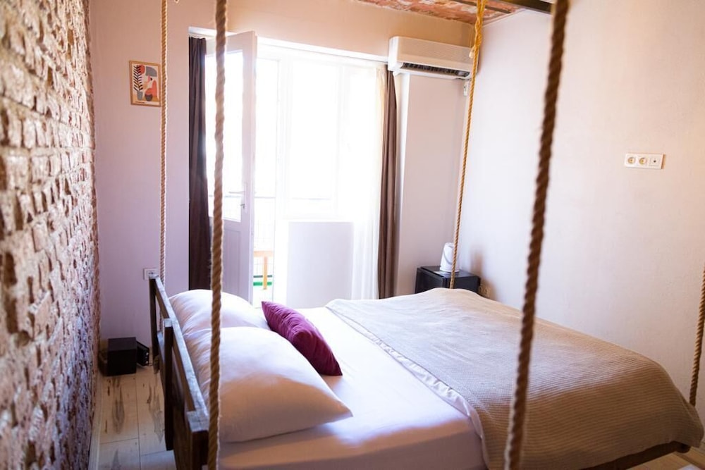 Romantic Double Room Single Use, 1 Queen Bed photo 3