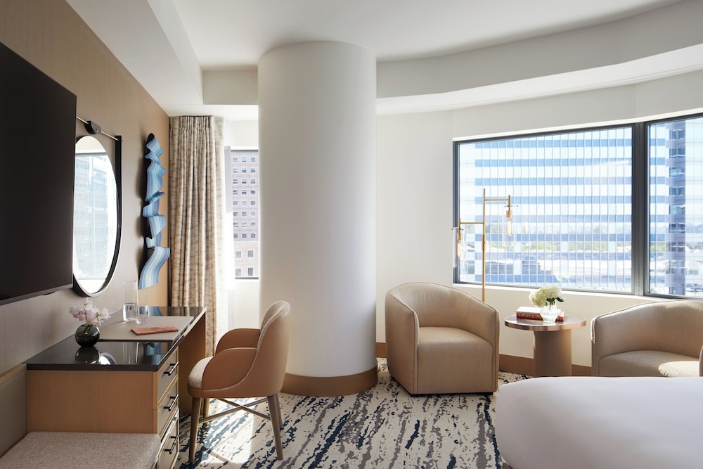 Premium Room, 1 King Bed, City View, Corner - Photo 6