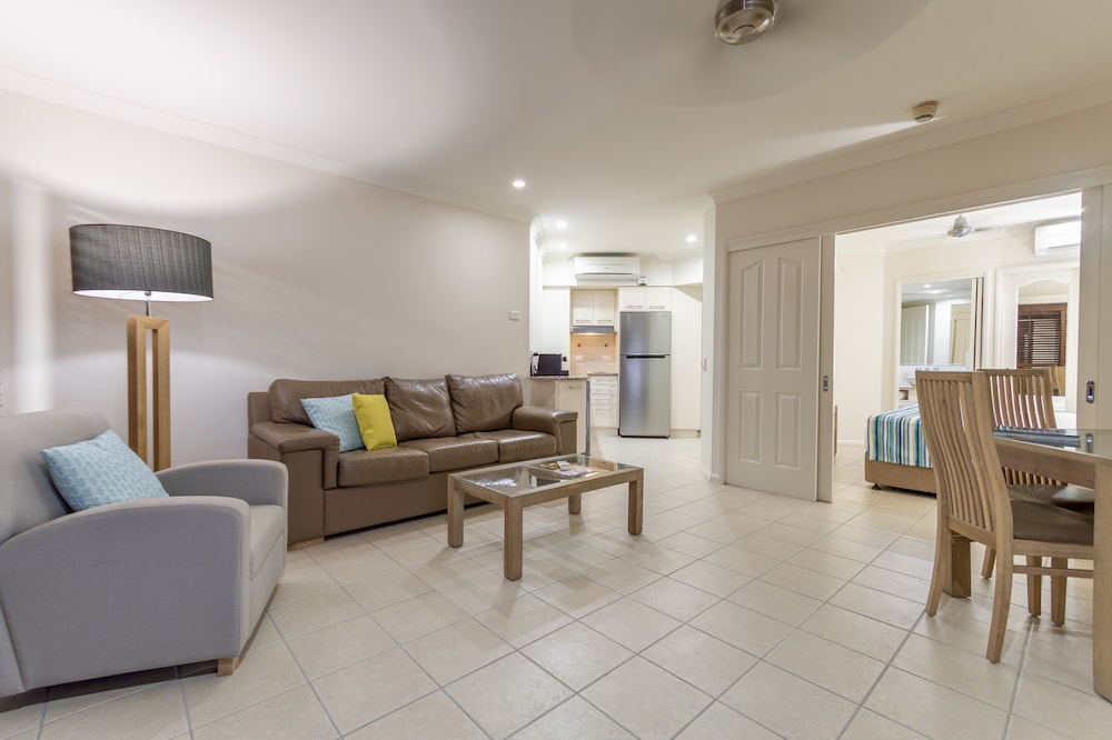 1 Bedroom Pool Entry - Photo 10