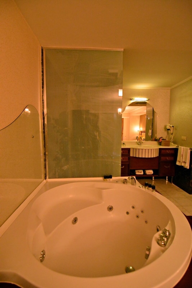 Deluxe Double or Twin Room - Photo 18