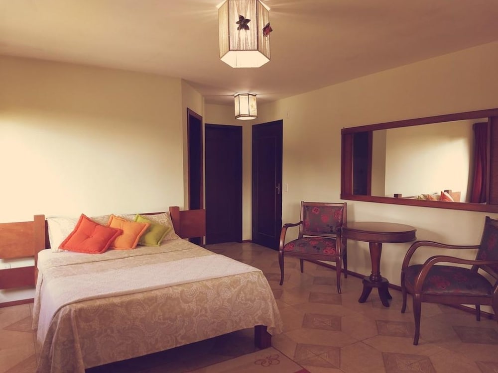 Deluxe Suite, 1 Double Bed, Bathtub photo 1