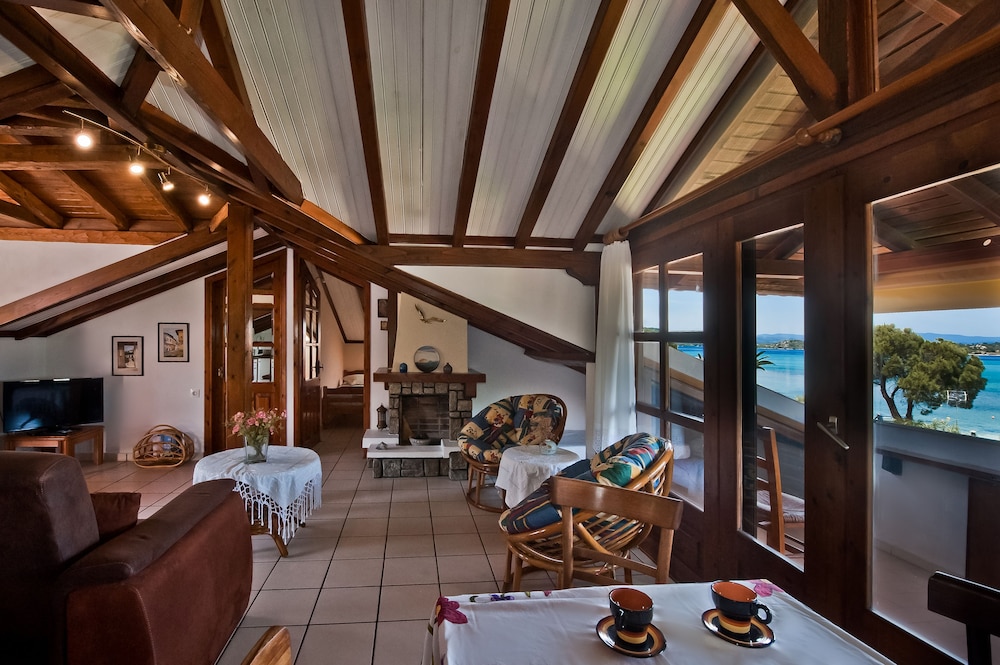 Family Loft, 2 Bedrooms, Sea View, Beachfront photo 2