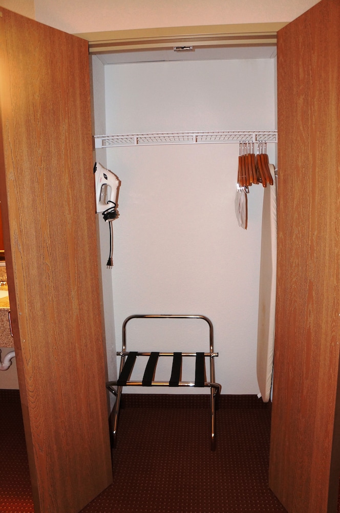 Premier Suite, 1 King Bed, Non Smoking photo 2
