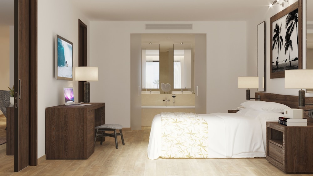 Superior Suite, Partial Sea View photo 2