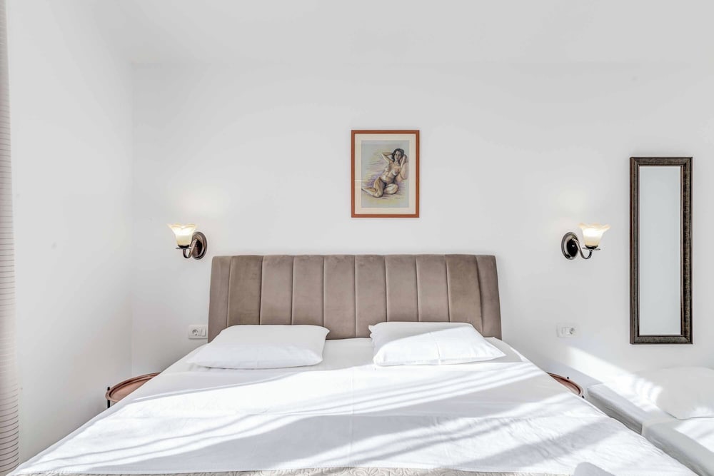 House (4 Bedrooms) photo 1