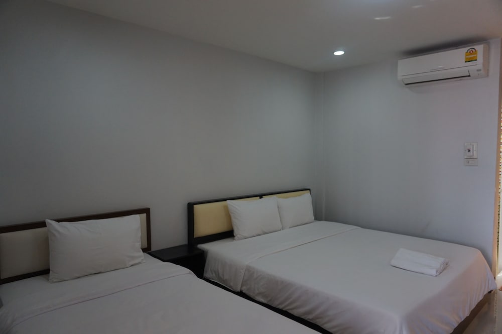 Standard Double or Twin Room photo 3