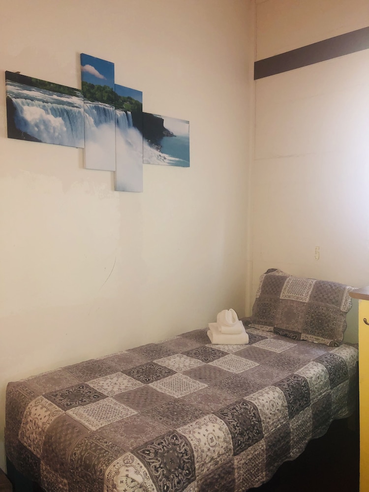 Basic Room photo 2